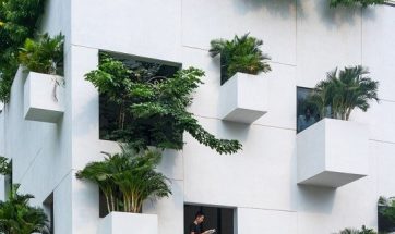 Nhà Sài Gòn trổ 10 mảnh vườn lơ lửng